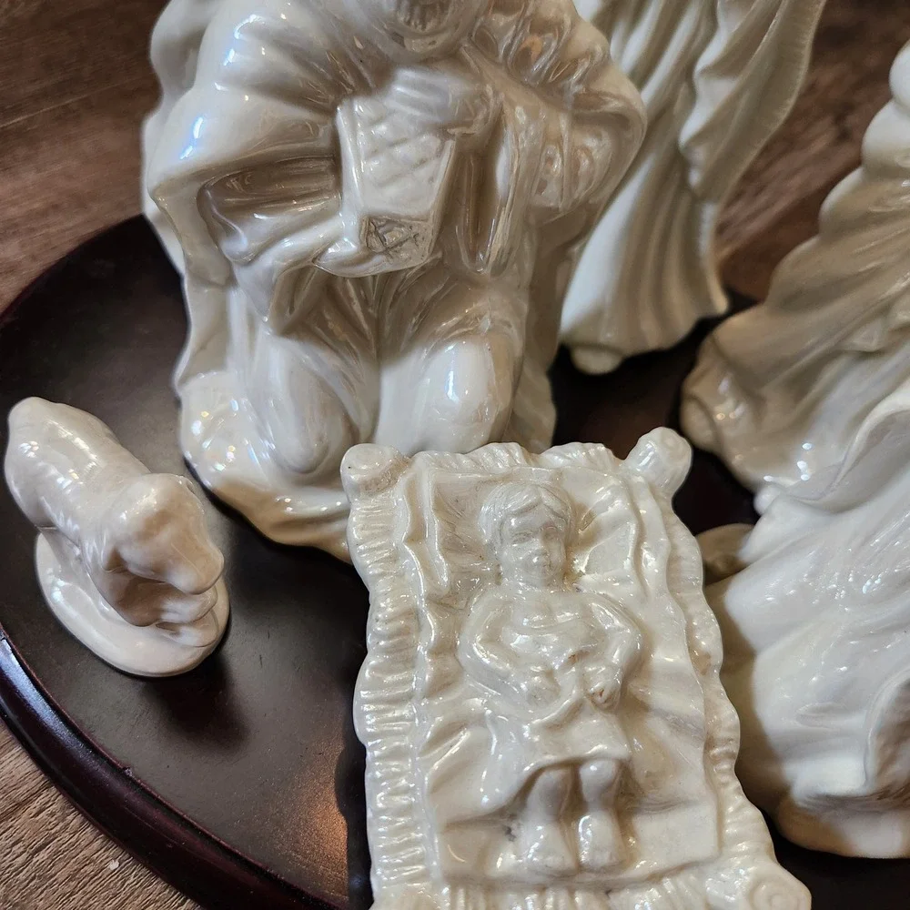 Holiday Traditions 8pc Porcelain Nativity Set‎ Iridescent Pearl Finish Wood Base